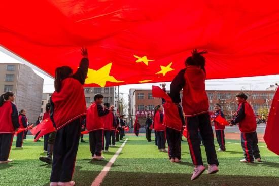 《繁花》剧组亮相东方卫视春晚，“宝总”与“汪小姐”惊喜重聚